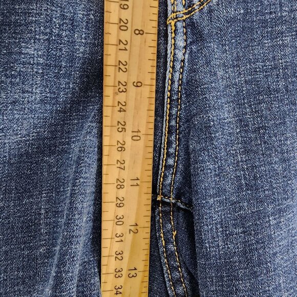 Levis Shorts Womens 24 Medium Wash Stretch High Rise Classic Bermuda *GUC* - Picture 7 of 14